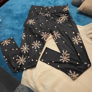 Black Snowflake-Print Leggings